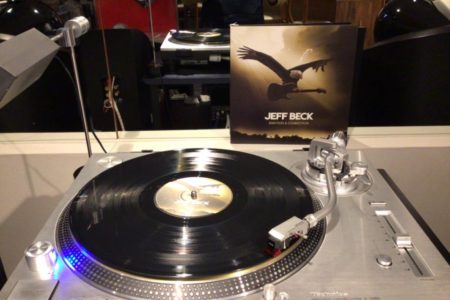 Jeff Beck, Emotion & Commotion